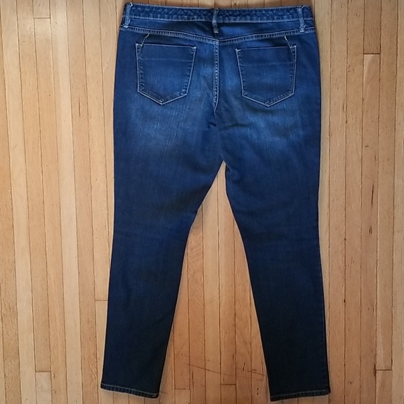 Pre-loved comfy jeans. - Picture 2 of 4
